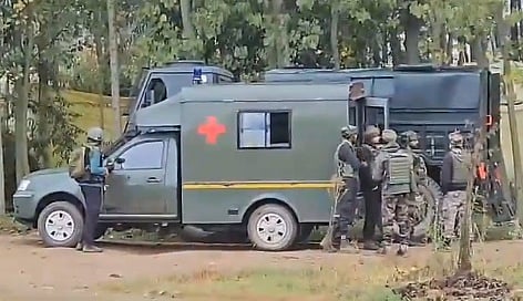 जम्मू-कश्मीर: कुलगाम में आतंकवादियों से मुठभेड़ का 9वां दिन, रातभर हुई गोलीबारी में दो जवान शहीद, दो घायल 