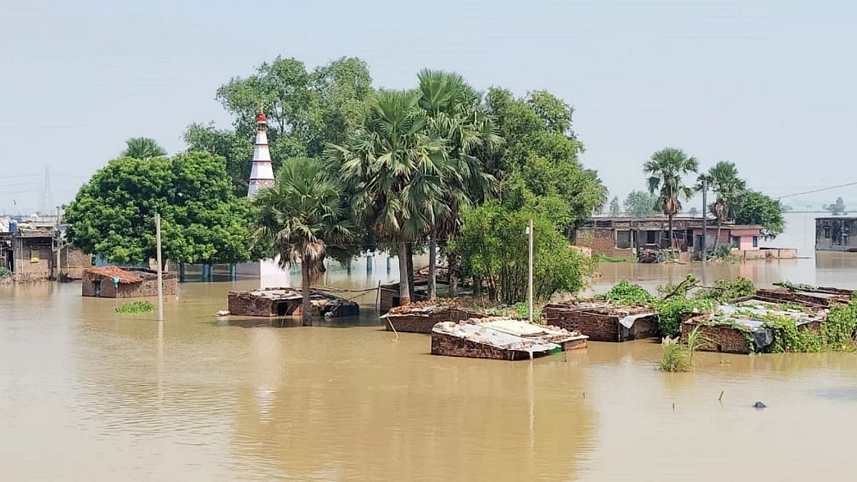 बिहार के कई जिलों में बाढ़ जैसे हालात।