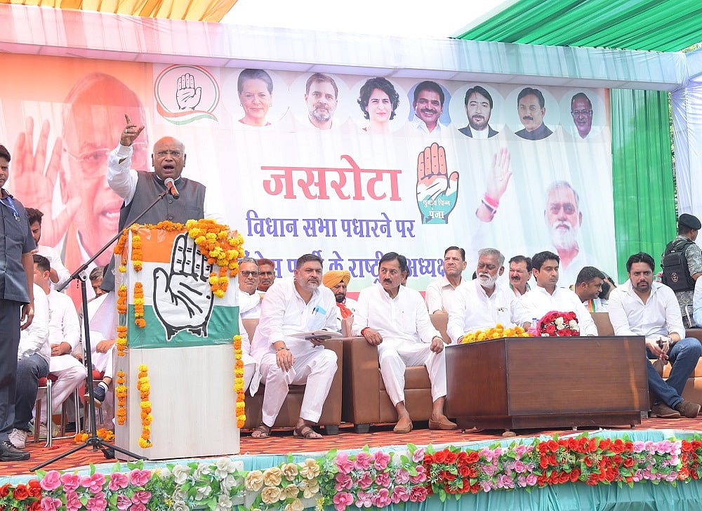 जम्मू-कश्मीर में रैली के दौरान कांग्रेस अध्यक्ष खड़गे की बिगड़ी तबीयत, हालत संभलते ही मोदी सरकार पर बोला हमला
