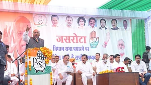 जम्मू-कश्मीर में रैली के दौरान कांग्रेस अध्यक्ष खड़गे की बिगड़ी तबीयत, हालत संभलते ही मोदी सरकार पर बोला हमला