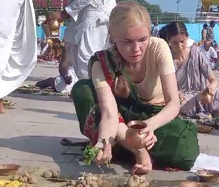 जर्मनी, रूस, नाइजीरिया से पिंडदान करने कई विदेशी गया पहुंचे, पितरों के मोक्ष के लिए किया अनुष्ठान