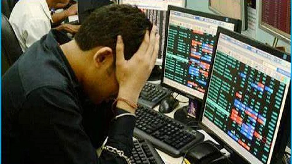 सेंसेक्स फिसला, निवेशकों के 4 लाख करोड़ रुपये डूबे