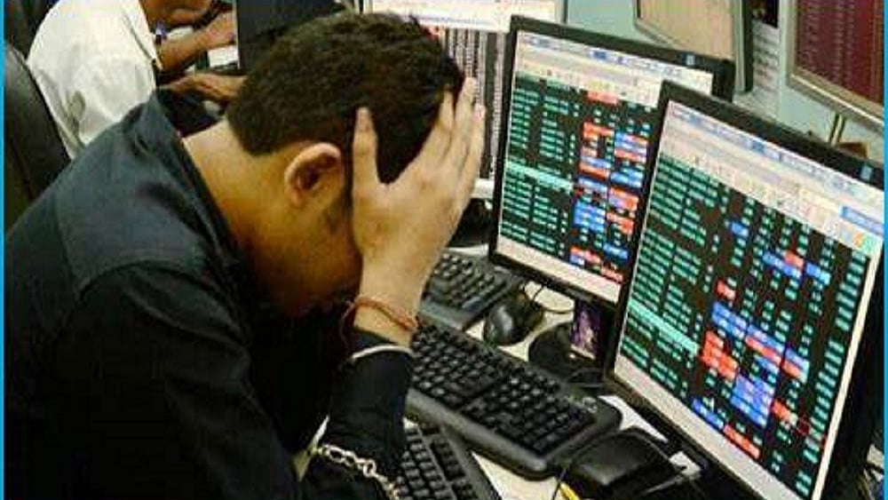 सेंसेक्स फिसला, निवेशकों के 4 लाख करोड़ रुपये डूबे