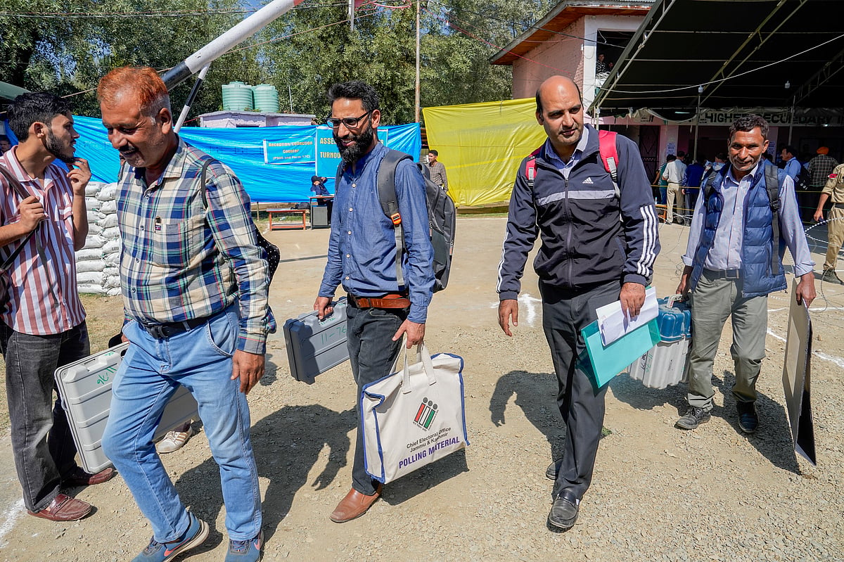 जम्मू-कश्मीर विधानसभा चुनाव: अंतिम चरण के लिए 20 हजार से अधिक मतदान कर्मचारी तैनात, 415 उम्मीदवार मैदान में