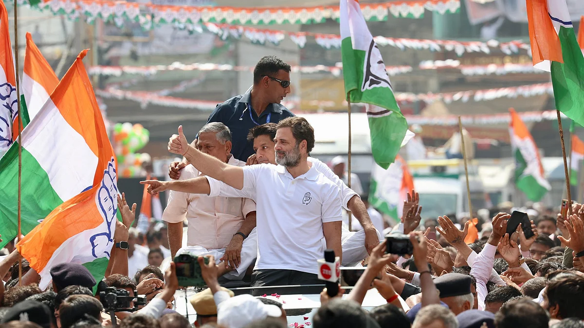 राहुल गांधी ने कहा कि केंद्र सरकार कुछ अरबपतियों के लिए काम कर रही है।