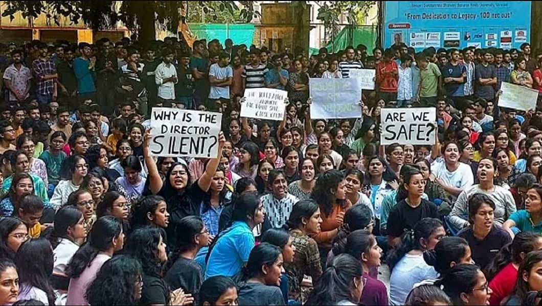 बड़ी खबर LIVE: BHU-IIT ने छात्रा के रेप के खिलाफ प्रदर्शन करने वाले 13 छात्रों को निलंबित किया