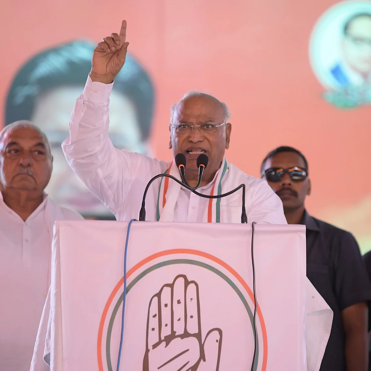 कांग्रेस अध्यक्ष ने कहा कि प्रधानमंत्री मोदी भरोसा तोड़ने वालों के सरदार हैं।