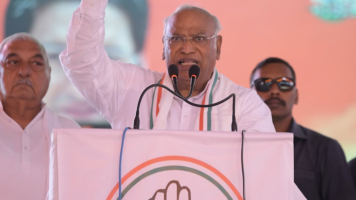 कांग्रेस अध्यक्ष ने कहा कि प्रधानमंत्री मोदी भरोसा तोड़ने वालों के सरदार हैं।