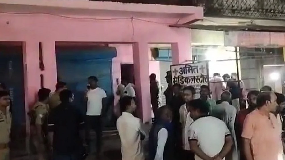 अमेठी में सरकारी टीचर समेत परिवार के चार सदस्यों की हत्या, सरेशाम घर में घुसकर गोली मारी