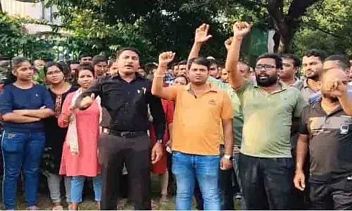 ओडिशा के मंत्री के आवास के पास नौकरी के उम्मीदवारों का प्रदर्शन, परीक्षा रद्द करने की मांग की