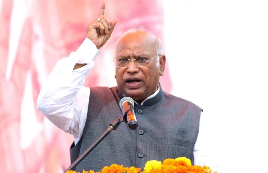 BJP का 'बहुत हुआ नारी पर वार' वाला खोखला विज्ञापन, 10 साल बाद घोर दोगलापन दर्शाता है: खड़गे