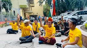 सोनम वांगचुक, अन्य प्रदर्शनकारियों का दिल्ली के लद्दाख भवन में अनिश्चितकालीन अनशन जारी, जानें क्या है मांग