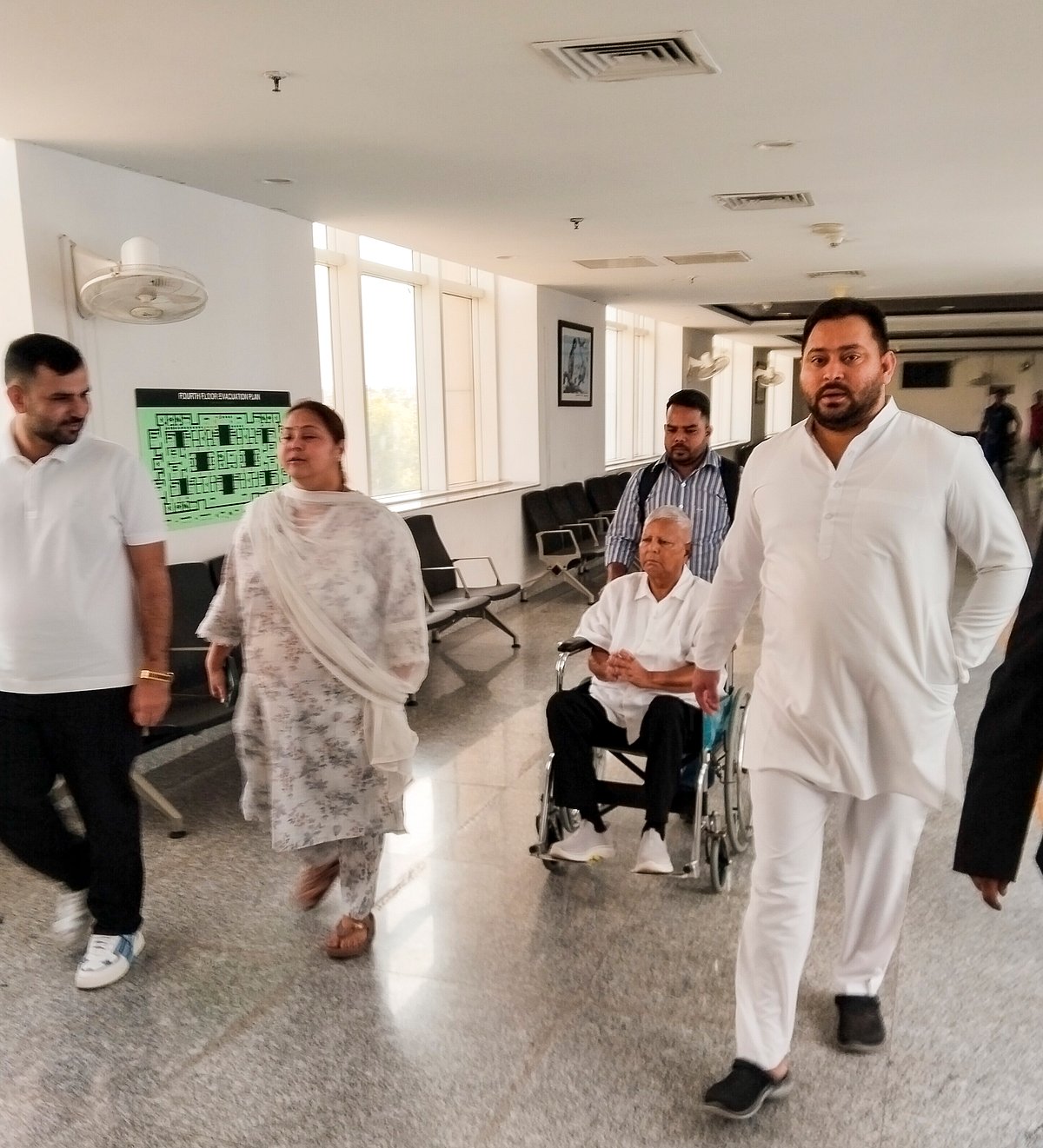 लैंड फॉर जॉब मामला: लालू परिवार को बड़ी राहत, तेजस्वी, तेजप्रताप और लालू यादव तीनों को जमानत