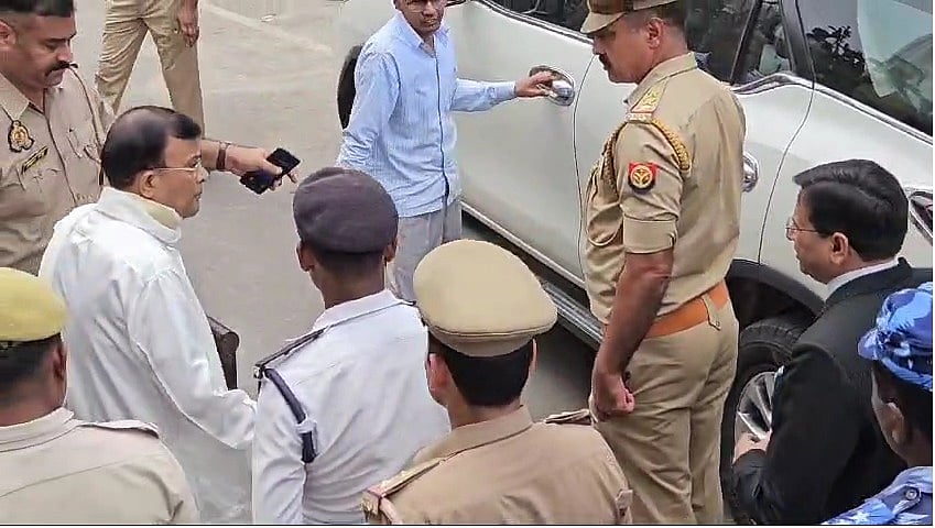 हाथरस सत्संग कांड मामले में न्यायिक आयोग के सामने पेश हुए बाबा नारायण साकार, भगदड़ में 121 लोगों की हुई थी मौत