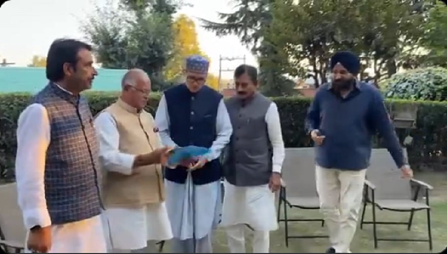 जम्मू-कश्मीर: कांग्रेस विधायक दल की हुई बैठक, नेशनल कांफ्रेंस को बिना शर्त समर्थन देने का फैसला, सौंपा पत्र