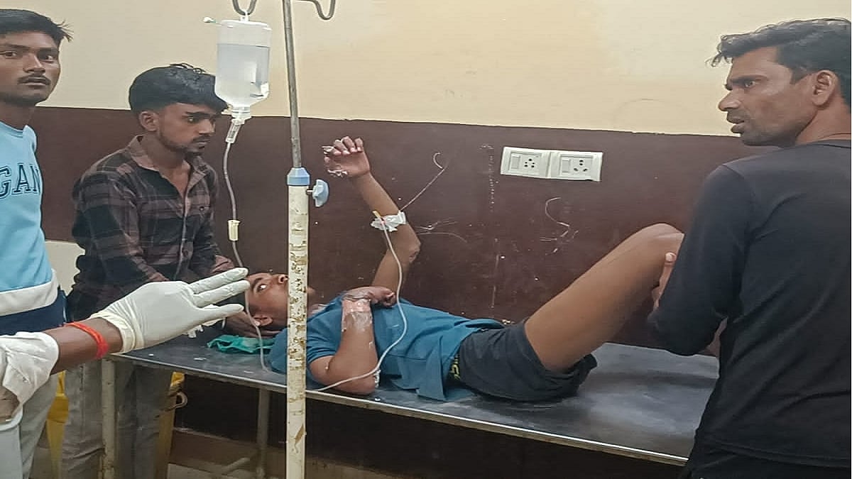 यूपी के प्रतापगढ़ में मूर्ति विसर्जन के दौरान हादसा, करंट लगने से दो लोगों की मौत, तीन घायल