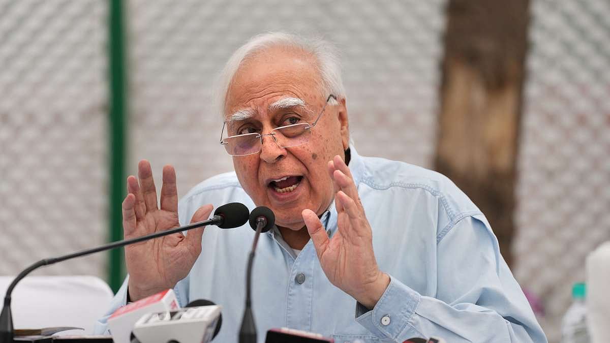 न्यायिक प्रणाली में कम हो रहा लोगों का विश्वास, मौजूदा प्रणालियां कारगर नहीं, सरकार-न्यायपालिका करें स्वीकार: सिब्बल