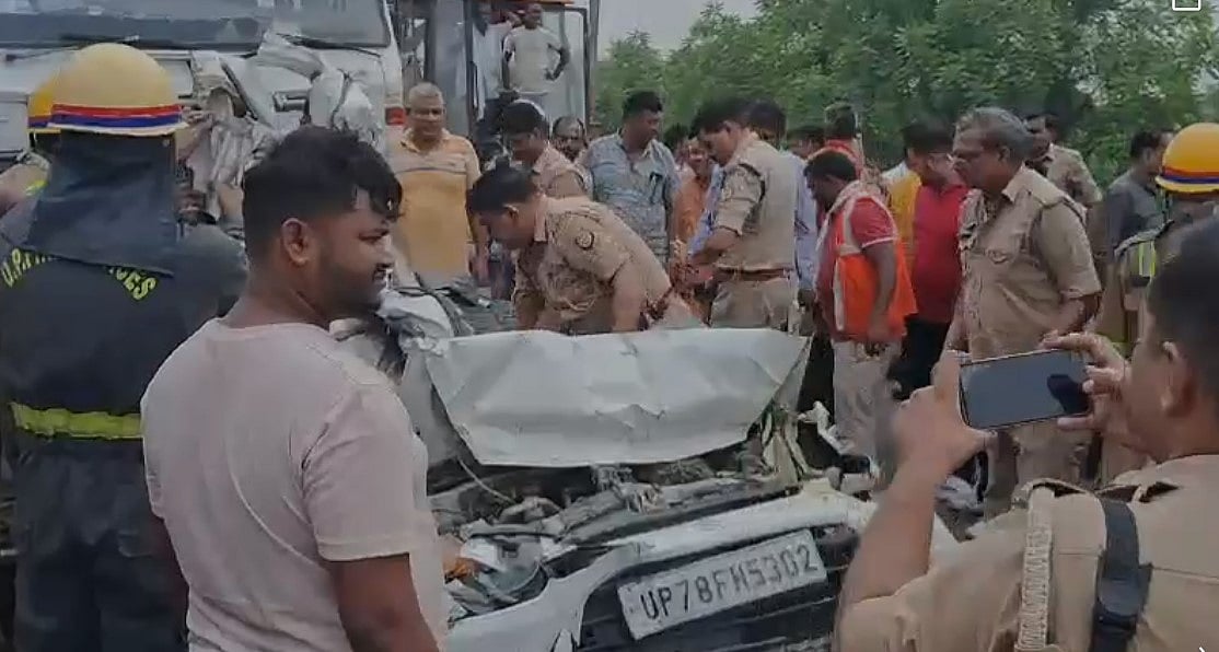 कानपुर में भीषण सड़क हादसा, कार सवार पांच लोगों की दर्दनाक मौत, मच गई चीख-पुकार