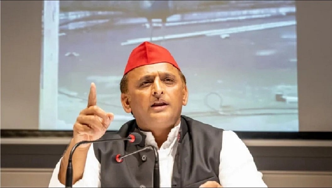 अखिलेश ने मां पर घटिया बयान देने वाली लखनऊ मेयर को दिया जवाब, कहा- महिला होकर दूसरी महिला का अपमान न करें