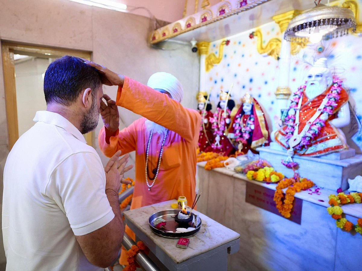 महर्षि वाल्मीकि जयंती पर दिल्ली के वाल्मीकि मंदिर पहुंचे कांग्रेस सांसद राहुल गांधी, की पूजा-अर्चना 