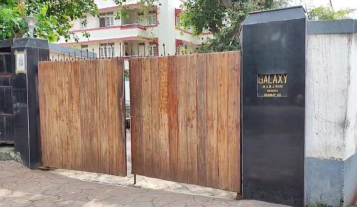 सलमान खान के गैलेक्सी अपार्टमेंट की सुरक्षा बढ़ाई गई, एके-47 जैसे हथियारों के साथ पुलिस मौजूद