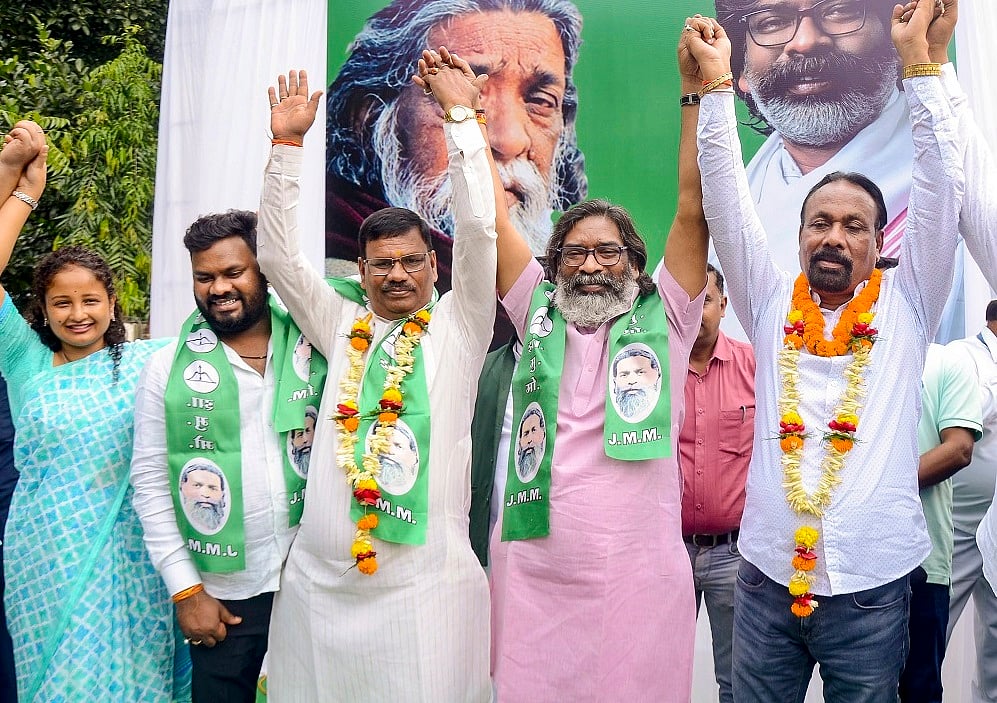 झारखंड में हेमंत सोरेन की वापसी तय, बीजेपी पिछले प्रदर्शन को दोहराने में भी नाकाम!