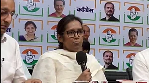 महाराष्ट्र में मुस्लिमों के लिए 5 प्रतिशत आरक्षण का फैसला रद्द, कांग्रेस सांसद ने उठाए सवाल, कहा- ये लोकतंत्र के लिए...