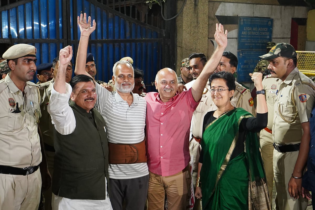 सत्येंद्र जैन तिहाड़ जेल से रिहा हुए, CM आतिशी, मनीष सिसोदिया और संजय सिंह ने किया स्वागत, AAP ने कहा- सत्यमेव जयते