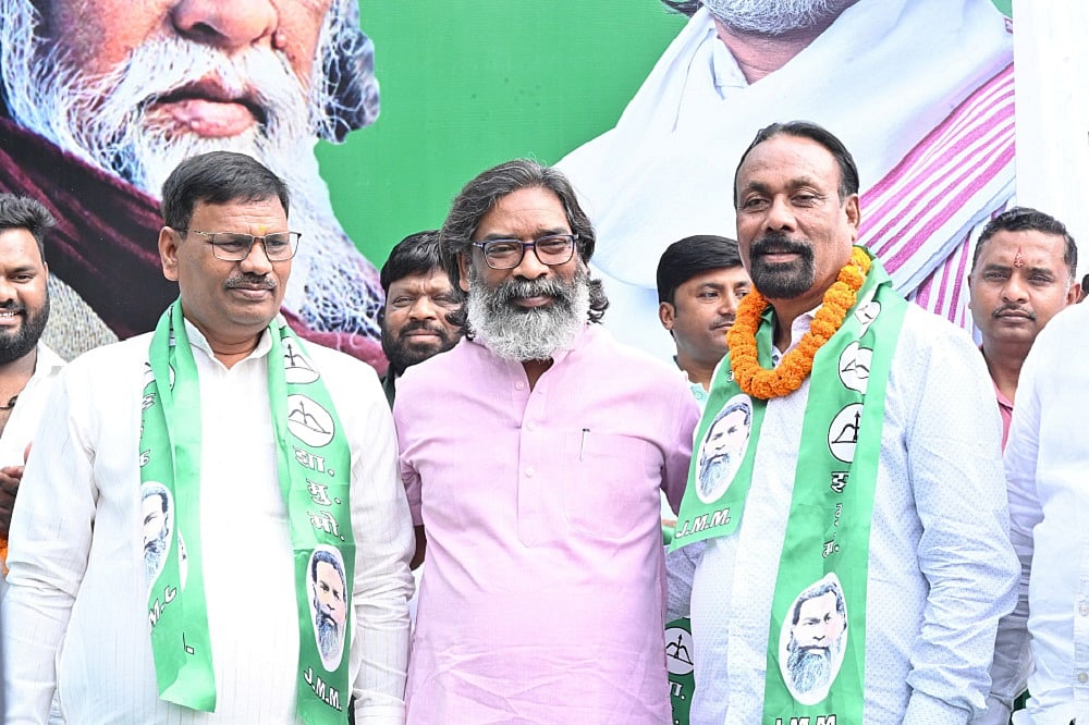 झारखंड चुनावः NDA को झटका, BJP विधायक केदार हाजरा और आजसू के पूर्व विधायक उमाकांत JMM में शामिल