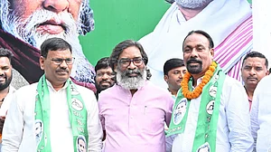 झारखंड चुनावः NDA को झटका, BJP विधायक केदार हाजरा और आजसू के पूर्व विधायक उमाकांत JMM में शामिल