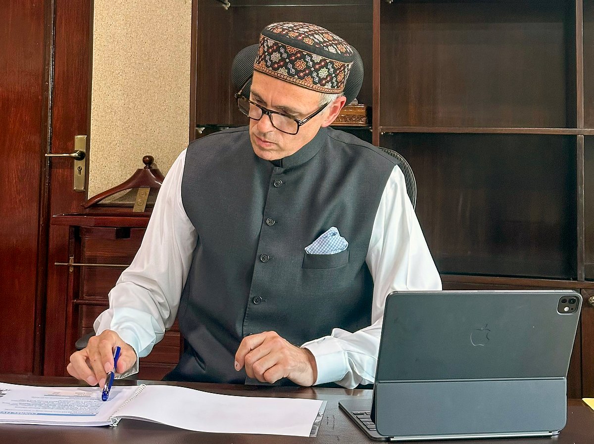 J&K: CM बनते ही एक्शन में उमर अब्दुल्ला, कैबिनेट की पहली बैठक में राज्य का दर्जा देने का प्रस्ताव पारित 