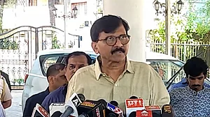 महाराष्ट्र विधानसभा चुनाव के नतीजों पर संजय राउत बोले- ये जनता का फैसला नहीं, कुछ तो गड़बड़ है