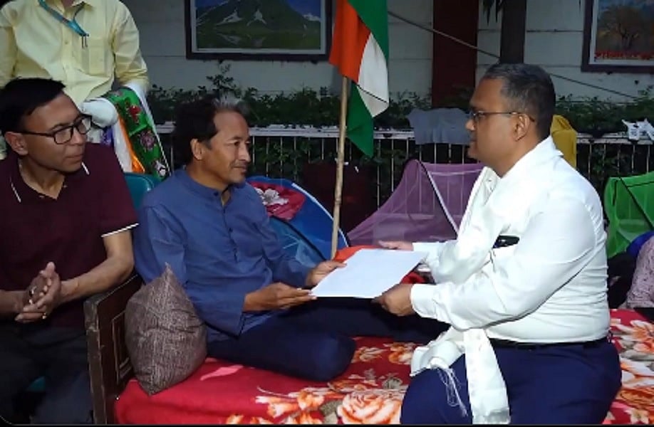 सोनम वांगचुक के अनशन के आगे झूकी सरकार, 3 दिसंबर से लद्दाख के समूहों के साथ वार्ता का दिया आश्वासन