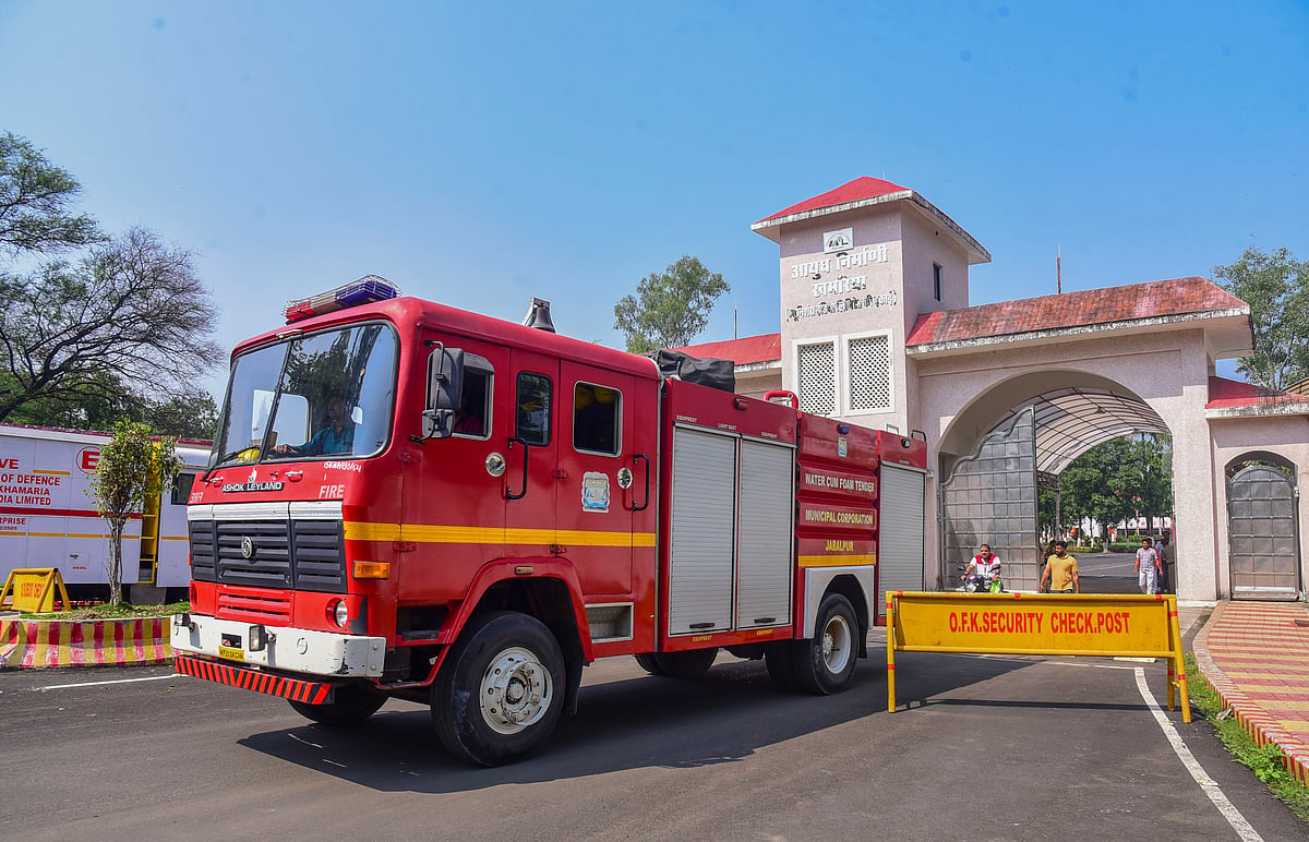मध्य प्रदेश: जबलपुर की ऑर्डनेंस फैक्ट्री में भीषण विस्फोट, एक दर्जन से अधिक कर्मचारी घायल, एक लापता