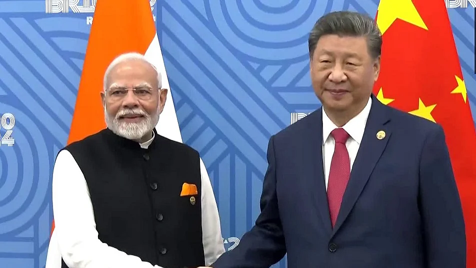 रूस में पीएम मोदी-जिनपिंग के बीच हुई द्विपक्षीय वार्ता