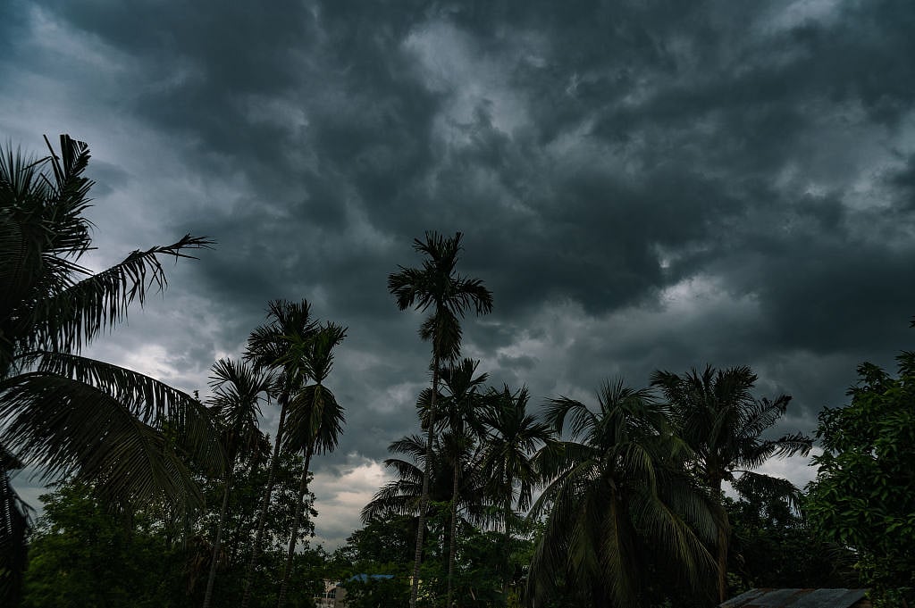सावधान! आ रहा है चक्रवाती तूफान ‘दाना’, बंगाल की खाड़ी के ऊपर बना गहरा दबाव, मौसम विभाग का जारी अलर्ट