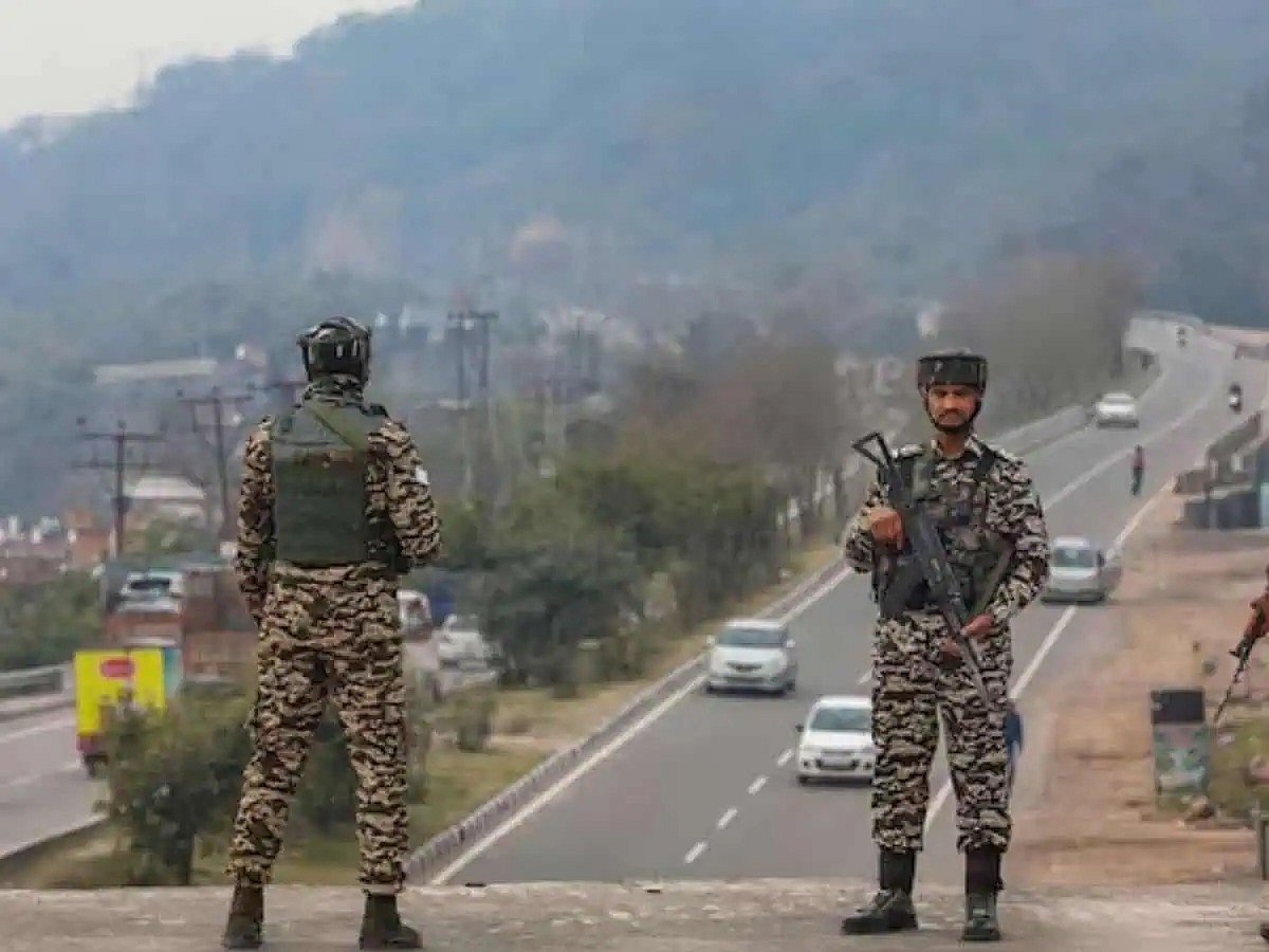 मणिपुर: इंफाल पूर्व में 6 उग्रवादी गिरफ्तार, चुराचांदपुर में भी तलाशी के दौरान हथियार बरामद