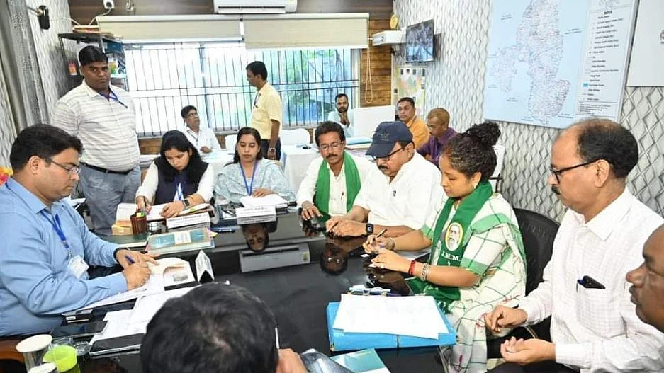 कल्पना सोरेन ने दाखिल किया नामांकन