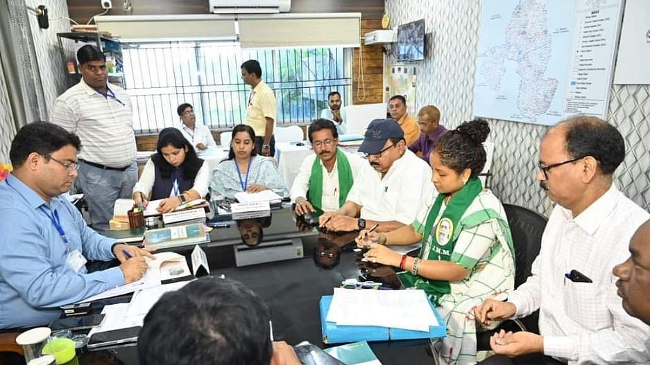 कल्पना सोरेन ने दाखिल किया नामांकन