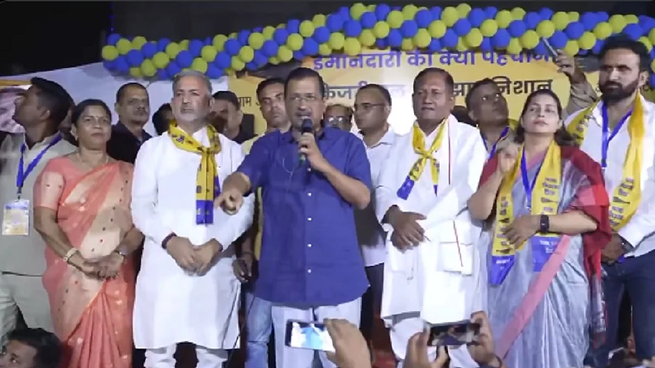 दिल्ली में पदयात्रा के दौरान केजरीवाल पर हमला, आतिशी ने बीजेपी पर गंदी राजनीति का आरोप लगाया