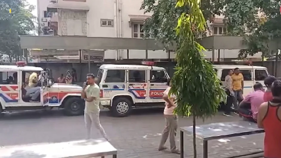 अहमदाबाद में कपड़ा फैक्ट्री में गैस लीक होने से दो श्रमिकों की मौत, सात अस्पताल में भर्ती, इलाके में दहशत