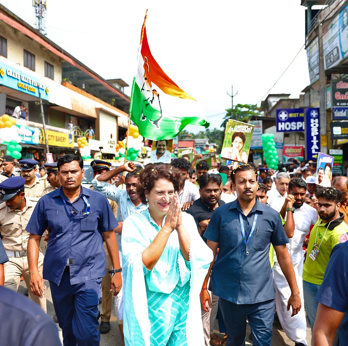 प्रियंका गांधी ने केंद्र सरकार पर निशाना साधा।