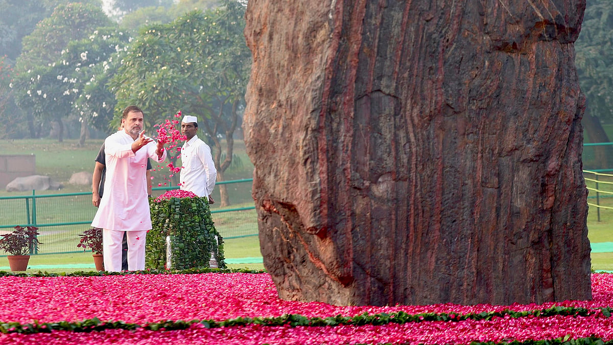 देश की पूर्व प्रधानमंत्री इंदिरा गांधी की 40वीं पुण्यतिथि, शक्ति स्थल पहुंचकर राहुल गांधी ने की श्रद्धांजलि अर्पित