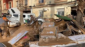 स्पेन में बाढ़ से भीषण तबाही, अब तक करीब 205 लोगों की मौत, चारों तरफ है तबाही का मंजर