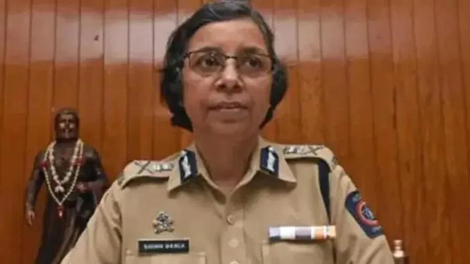 महाराष्ट्र डीजीपी रश्मि शुक्ला को हटाने का चुनाव आयोग ने आदेश दिया है