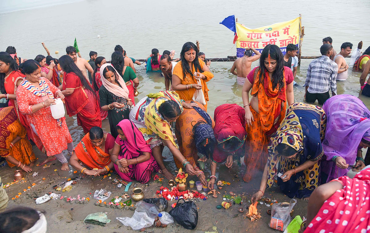 बिहार: नहाय-खाय’ के साथ लोक आस्था का पर्व छठ प्रारंभ, व्रतियों ने गंगा में डुबकी लगाई 