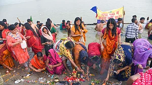 बिहार: नहाय-खाय’ के साथ लोक आस्था का पर्व छठ प्रारंभ, व्रतियों ने गंगा में डुबकी लगाई