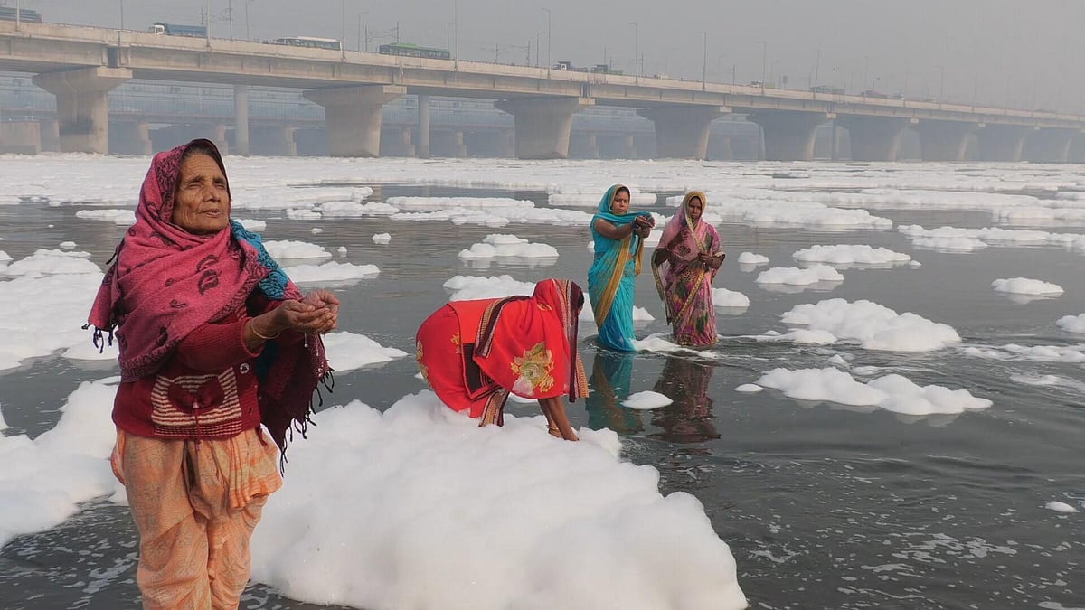 छठ पूजा में अगर आप भी यमुना में खड़े होकर देते हैं अर्घ्‍य तो हो जाइए सतर्क, गंभीर बीमारियों का है खतरा