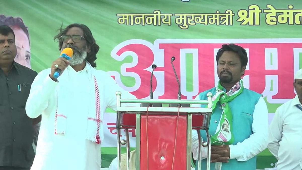 चुनाव प्रचार करते झारखंड के मुख्यमंत्री हेमंत सोरेन