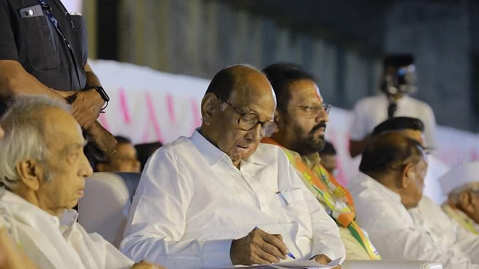 शरद पवार ने महायुति पर निशाना साधा